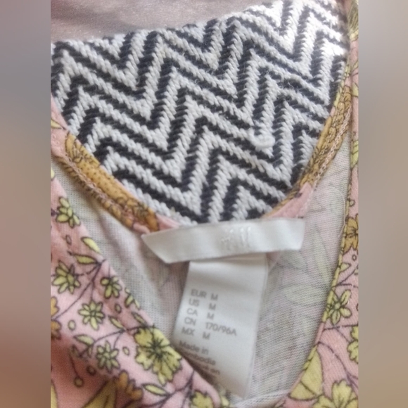 EUC H&M Floral Dress - Picture 4 of 5